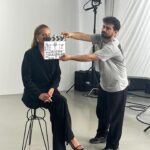 Doğa Rutkay Instagram – Bence daha çok takım elbise giymeliyiz kızlar😎
(klaketi tutan arkadaşımın instagram hesabını bilmiyorum buradan da sevgilerimi yolluyorum izinsiz seni de ortak ettim kareye ,hakkını helal et🥰) 
🎬
@korayparlak çok teşekkürler💓