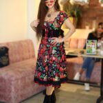 Dolly Shaheen Instagram - كات جديدة حنزلها كمان ساعة .... يا رب تعجبكم.... على الفكرة الكات دي مش موجودة في الكليب الكليب كامل عاليوتيوب #دوللي_ست_البنات #حوش_الدلع #يا_حبيبتي_يا_امي #الملكة #دولي_شاهين #دوللي #دولي #دوللي_شاهين #ننه_هو #افراح_و_زينة #حكاية_بنت #الحاجة_داعيالك #سنة_سعيدة #queen #dollyshahine #dolly #ninna_hoo #afrahwzina #hekayet_bent