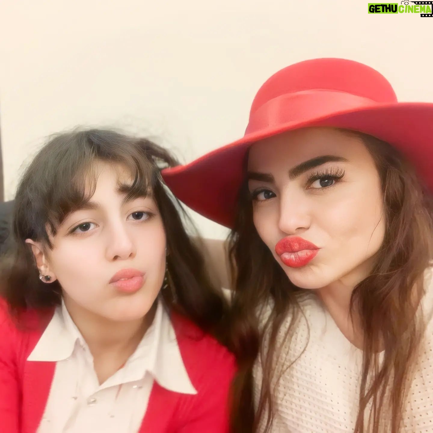Dolly Shaheen Instagram - #alliwantforchristmasisyou @nouralwan143 #merrychristmas love ❤️ u 💓 ❤️ 💖 #dollyshahine #dolly #دولي_شاهين #دوللي #دولي #دوللي_شاهين