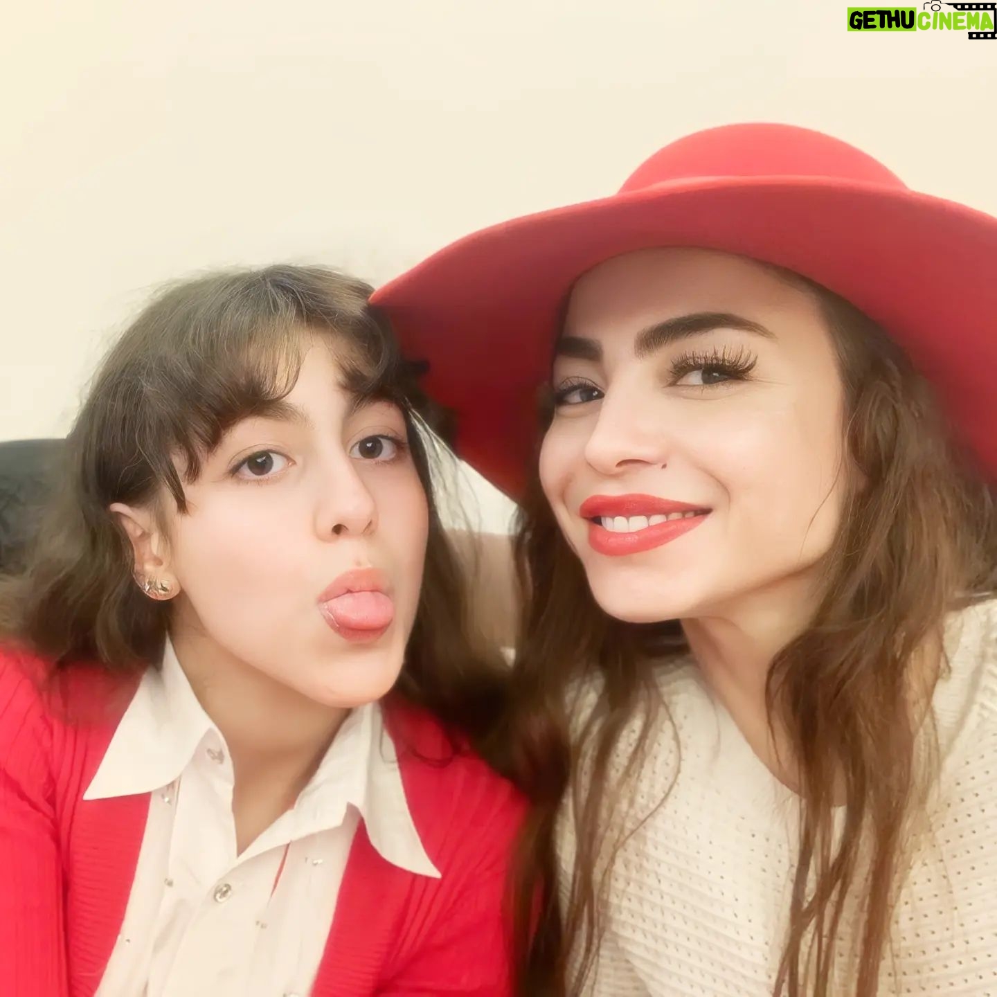 Dolly Shaheen Instagram - #alliwantforchristmasisyou @nouralwan143 #merrychristmas love ❤️ u 💓 ❤️ 💖 #dollyshahine #dolly #دولي_شاهين #دوللي #دولي #دوللي_شاهين
