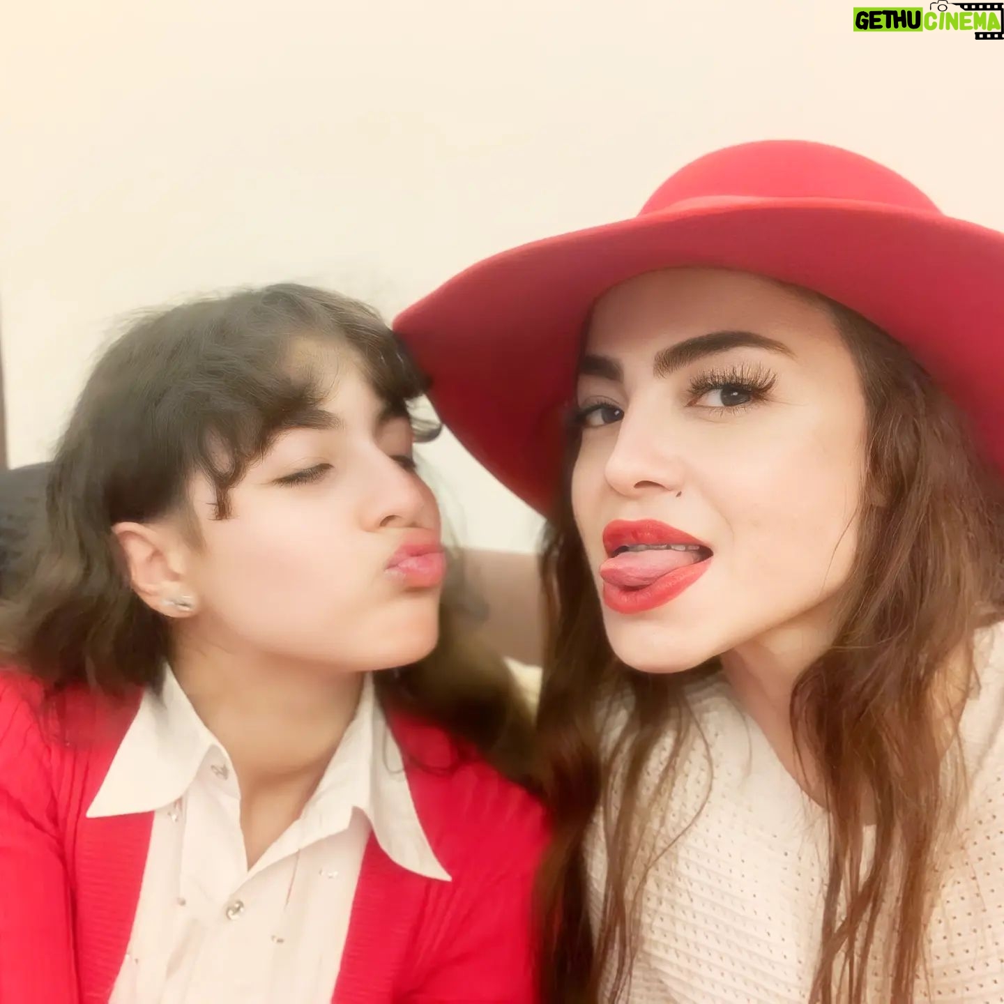 Dolly Shaheen Instagram - #alliwantforchristmasisyou @nouralwan143 #merrychristmas love ❤️ u 💓 ❤️ 💖 #dollyshahine #dolly #دولي_شاهين #دوللي #دولي #دوللي_شاهين
