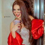 Dolly Shaheen Instagram - One of my favorite looks 🥰😍😍🥰🎊🎉 #يا_حبيبتي_يا_امي #الملكة #دولي_شاهين #دوللي #دولي #دوللي_شاهين #ننه_هو #افراح_و_زينة #حكاية_بنت #الحاجة_داعيالك #queen #dollyshahine #dolly #ninna_hoo #afrahwzina #hekayet_bent