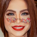 Dolly Shaheen Instagram - One of my favorite looks 🥰😍😍🥰🎊🎉 #يا_حبيبتي_يا_امي #الملكة #دولي_شاهين #دوللي #دولي #دوللي_شاهين #ننه_هو #افراح_و_زينة #حكاية_بنت #الحاجة_داعيالك #queen #dollyshahine #dolly #ninna_hoo #afrahwzina #hekayet_bent