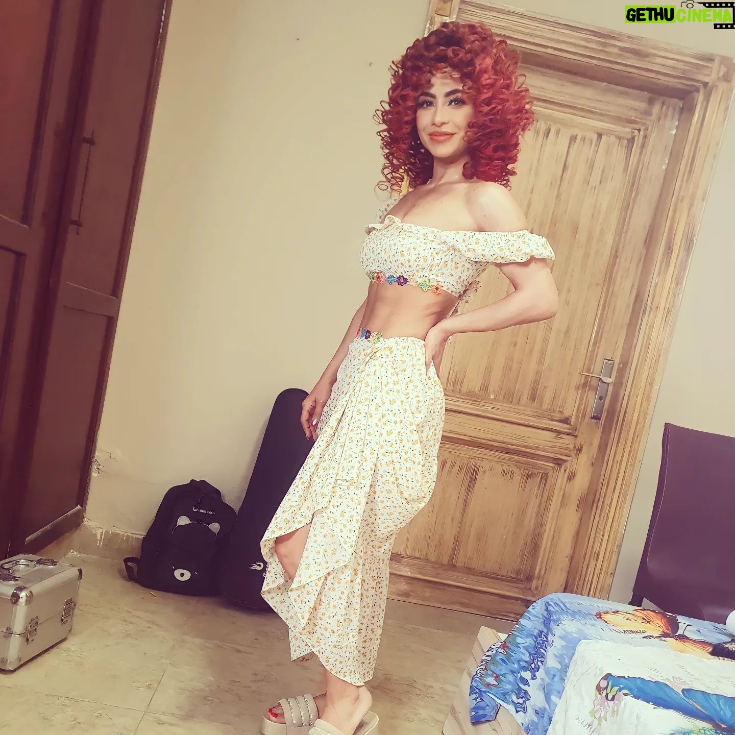 Dolly Shaheen Instagram - Ready .. set ...go كليب #دوللي_ست_البنات قريبا