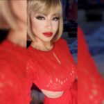 Dolly Shaheen Instagram - La mujer en rojo ❤️❤️❤️❤️❤️ Lady in red 🥰🥰🥰🥰 #يا_حبيبتي_يا_امي #الملكة #دولي_شاهين #دوللي #دولي #دوللي_شاهين #ننه_هو #افراح_و_زينة #حكاية_بنت #الحاجة_داعيالك #queen #dollyshahine #dolly #ninna_hoo #afrahwzina #hekayet_bent