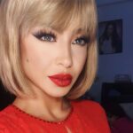 Dolly Shaheen Instagram - La mujer en rojo ❤️❤️❤️❤️❤️ Lady in red 🥰🥰🥰🥰 #يا_حبيبتي_يا_امي #الملكة #دولي_شاهين #دوللي #دولي #دوللي_شاهين #ننه_هو #افراح_و_زينة #حكاية_بنت #الحاجة_داعيالك #queen #dollyshahine #dolly #ninna_hoo #afrahwzina #hekayet_bent