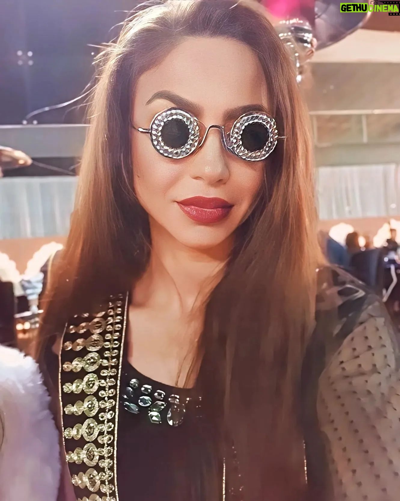 Dolly Shaheen Instagram - Hola mis amores وحشتوني اوي.... كل سنه وانتم طيبين 💖💖💖💖💖💖💖💖💖💖💖💖💖💖💖💖💖 #حوش_الدلع #يا_حبيبتي_يا_امي #الملكة #دولي_شاهين #دوللي #دولي #دوللي_شاهين #ننه_هو #افراح_و_زينة #حكاية_بنت #الحاجة_داعيالك #سنة_سعيدة #queen #dollyshahine #dolly #ninna_hoo #afrahwzina #hekayet_bent #trendyglasses #glasses #trend