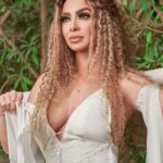 Dolly Shaheen Instagram - Which #look is ur #favorite 🤔👀🤪 اي لوك بتفضلوا... من دون تحيز للبلدي 🤣🤣😜🤪 #يا_حبيبتي_يا_امي #الملكة #دولي_شاهين #دوللي #دولي #دوللي_شاهين #ننه_هو #افراح_و_زينة #حكاية_بنت #الحاجة_داعيالك #queen #dollyshahine #dolly #ninna_hoo #afrahwzina #hekayet_bent