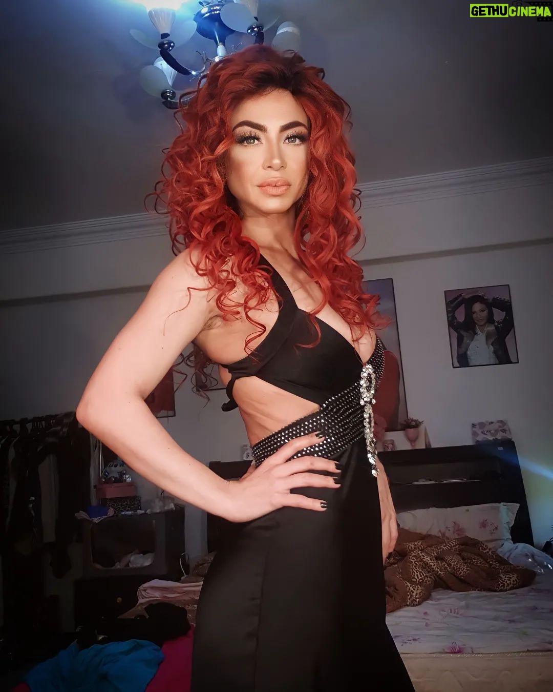 Dolly Shaheen Instagram - Lady in red hair... i love it ❤❤❤❤❤💋 hope u do mis amores.. مساء الفل..... 🥰🥰🥰🥰🥰 #يا_حبيبتي_يا_امي #الملكة #دولي_شاهين #دوللي #دولي #دوللي_شاهين #ننه_هو #افراح_و_زينة #حكاية_بنت #الحاجة_داعيالك #queen #dollyshahine #dolly #ninna_hoo #afrahwzina #hekayet_bent