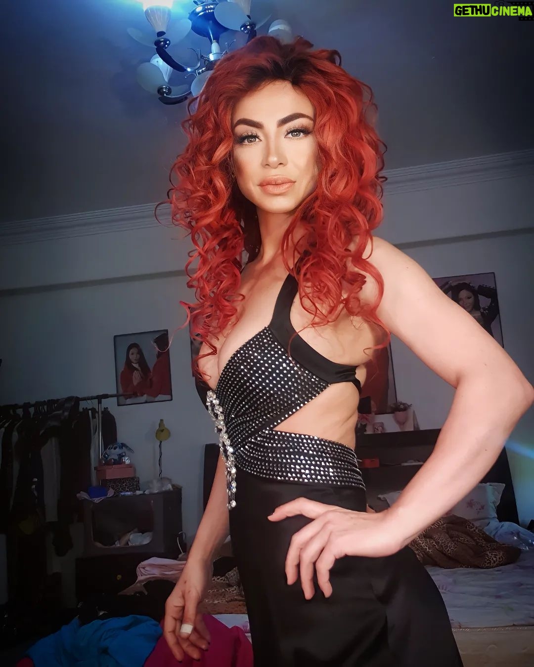 Dolly Shaheen Instagram - Lady in red hair... i love it ❤❤❤❤❤💋 hope u do mis amores.. مساء الفل..... 🥰🥰🥰🥰🥰 #يا_حبيبتي_يا_امي #الملكة #دولي_شاهين #دوللي #دولي #دوللي_شاهين #ننه_هو #افراح_و_زينة #حكاية_بنت #الحاجة_داعيالك #queen #dollyshahine #dolly #ninna_hoo #afrahwzina #hekayet_bent