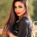 Dolly Shaheen Instagram - البلدي وبس......🖤🖤🖤🖤 #يا_حبيبتي_يا_امي #الملكة #دولي_شاهين #دوللي #دولي #دوللي_شاهين #ننه_هو #افراح_و_زينة #حكاية_بنت #الحاجة_داعيالك #queen #dollyshahine #dolly #ninna_hoo #afrahwzina #hekayet_bent