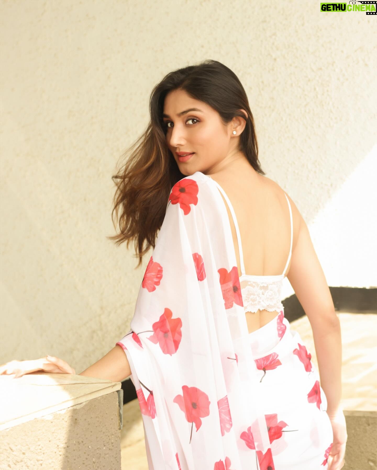 Donal Bisht Instagram - Saree love forever 🩷🤍✨ #saree #love #pink #flowers #donalbisht #actor #random #photoshoot #photooftheday #instamood #indian #feel