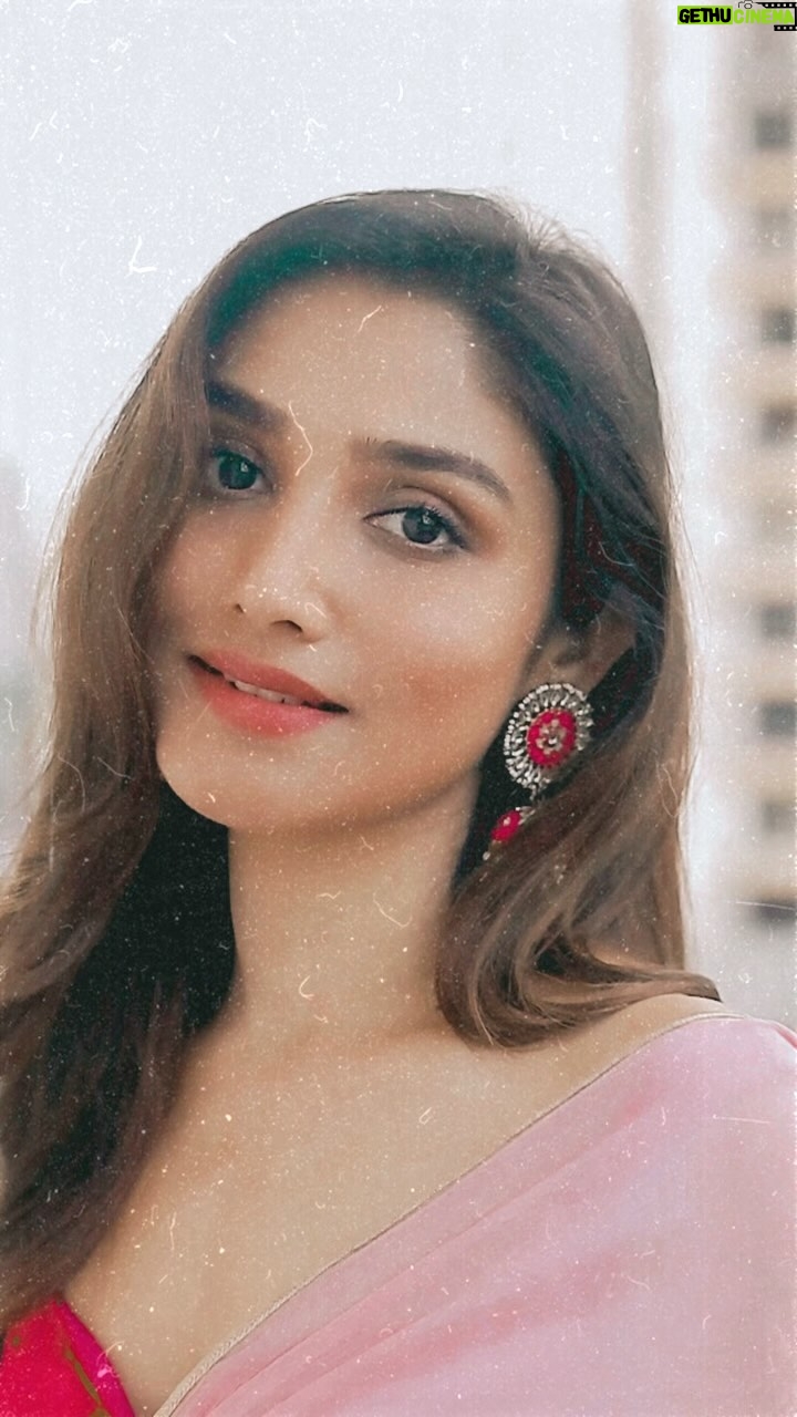 Donal Bisht Instagram - Love in the air 🩷🕊️ #HappyHinduNewYear #happynavratri #happygudipadwa #happyugadi 😊 #love #pure #vibes #happy #saree #actor #life #beautiful #donalbisht #newyou #classic #indian ⭐️