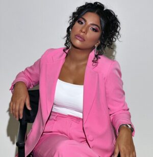 Donia Samy Instagram - 🎀

Suit @sarayousry_official 
💄 @aya_elsheriff 
💇‍♀️ @rawansalman_hairstylist