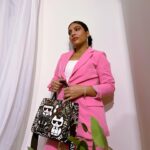 Donia Samy Instagram – The bag from the amazing  @lilly_store_6 💼🤩

Suit @sarayousry_official