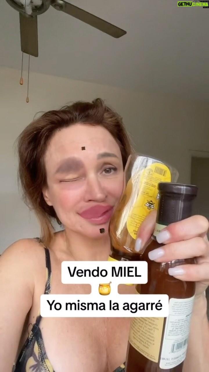 Dora Mazzone - 32.1K Likes - Y también yo misma las envasé y las etiqueté…
🍯 están a la venta!
#nuevoemprendimiento #mielpuradeabejas
Un poco de broma para antes de dormir 😴
Sígueme en #TlKT0K para más ocurrencias divertidas! Te espero por allá 👉 📲
Feliz noche mi gente querida! Que tengan dulces sueños y descanso reparador… hasta mañana 😘😴🌙💤
#humor #sonrieantesdedormir #parati #doramazzone #rietecondora