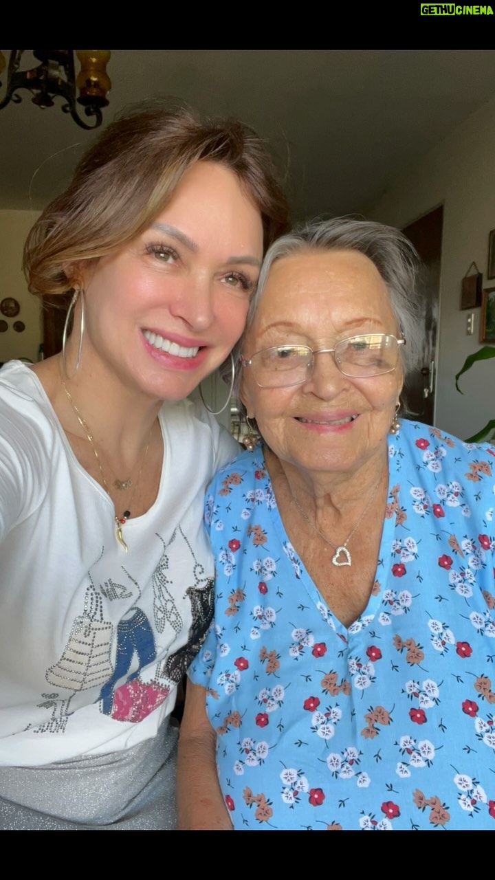 Dora Mazzone - 24.6K Likes - ¡Se logrò! 🏠
¡La casa de mi mamá está casi lista!
Y fue un trabajo en conjunto donde TODOS se involucraron con amor y alegría. 🤩🥹
Estoy agradecida a Dios y a TODOS los aliados VENEZOLANOS 🇻🇪
@studiosiete.group
@daniloarquitecto
@carolinaortegasosa
@porcepastora
@lussoporte_
@grupoalessi
@arquigranito
@lamparasgrupodoral
@todoelectricoparaiso
@pinturaspineco
@isohome_ve
@fullpiso
@kottongallery_art
@newhome.vzla
@antonioguzzoca
@kdm.accesorios
@elyservice
@decovenezia
¡Seguimos construyendo país! 🇻🇪
Cada quien desde su profesión y oficio entregando lo mejor de sí! 👍
¡Espero que este mensaje te sea útil!
#doramazzone #hogarparamimadre #venezuela #redessociales #sisepuede