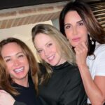Dora Mazzone Instagram - Todo… TODO!! Pero tonta, jamás JAMÁSSS🙅‍♀️ ¿ En qué creen que andamos? @kiara_true @alexandrabraunoficial y @doramazzone 🙅‍♀️ obra Marilyn Monroe 🙅🏻‍♀️ cantaremos Descarado 🙅🏼‍♀️ haremos un TikTok Los leo 👇 Pista: Está @martinhahn_1 de por medio y no es una película de terror! Ni tampoco una telenovela de suspenso…. #Actrices #ProyectoNuevo #somos3
