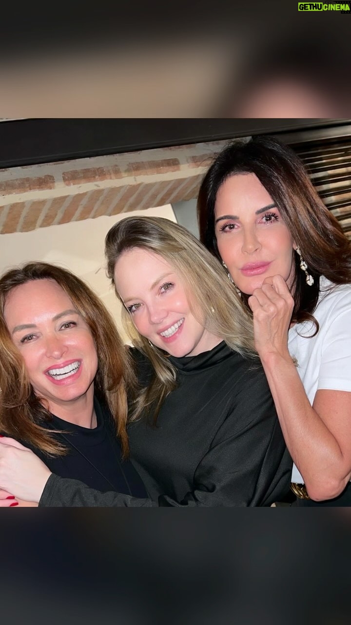 Dora Mazzone Instagram - Todo… TODO!! Pero tonta, jamás JAMÁSSS🙅♀️ ¿ En qué creen que andamos? @kiara_true @alexandrabraunoficial y @doramazzone 🙅♀️ obra Marilyn Monroe 🙅🏻♀️ cantaremos Descarado 🙅🏼♀️ haremos un TikTok Los leo 👇 Pista: Está @martinhahn_1 de por medio y no es una película de terror! Ni tampoco una telenovela de suspenso…. #Actrices #ProyectoNuevo #somos3