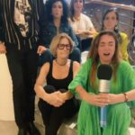Dora Mazzone Instagram – Cuando son @kiara_true y @karinalavoz quienes deberían “dictarnos cátedra” y resulta que son las más “bochincheras”

😂😂😂😂😂😂

¡Se lo perdonamos porque hoy es el cumpleaños de la verdadera reina de la noche!

Un poco de broma para antes de dormir 😴 

Gracias a los estupendos participantes que prestaron sus habilidades extraordinarias para este video divertido:
@soyjulierestifo @soyjaviervidalpradas @ainoafotopro 

Feliz noche mi gente hermosa que tengan dulces sueños y descanso reparador… hasta mañana! 😘😴🌙💤 

#lareinadelanoche #motzart #humor #sonrieantesdedormir #rietecondora