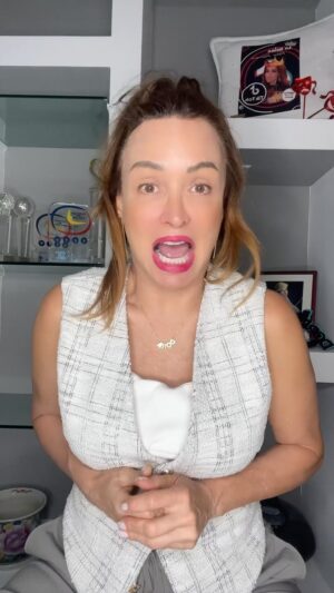 Dora Mazzone Instagram - ¿Les suena familiar? 😂😂😂😂

Un poco de broma para antes de dormir 😴 

La voz del comediante venezolano @elgeorgeharris 

Sígueme en #TlKT0k para más entretenimiento y diversión..te espero por allá 👉 📲 

Feliz noche mi gente querida que tengan dulces sueños y descanso reparador.. hasta mañana 🌙💤😴😘 

#humor #sonrieantesdedormir #doramazzone