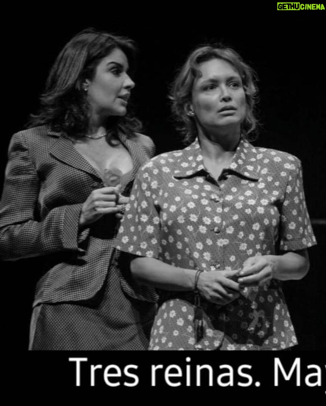 Dora Mazzone Instagram - Dos proyectos el que trabajamos juntas… 🎭 📺 🎬 Aunque ella era más mandona que yo… al final siempre se hacía lo que yo decía… y todavía es así…. Verdad? @kiara_true 1-En la primera foto: Nuestra primera novela juntas #estramboticaAnastasia de @martinhahn_1 2- segunda foto (que aunque esté en blanco y negro no significa nada 😂) nuestra primera obra teatral juntas.. #TresReinas de @martinhahn_1 Jueves de Vuelta Atrás en el Tiempo #tbt Fotos cortesía de: @rogercastejonf #doramazzone #kiara #trowbackthursday