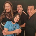 Dora Mazzone Instagram – ¿Encuentra qué tienen en común esta secuencia de fotos?…. 📸 

Los leemos 👇 

Lo único que les puedo decir es que por mi casa: Zuassssss se fue la luz 💡…
(Pista)
😂😂😂😂😂😂😂

¡Muy pronto buenas noticias con este gentío que está aquí!

#humor #venezuela #arte #cultura #entretenimineto #cine