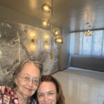 Dora Mazzone Instagram - Casi listoooo!!!!! 🏡🚪🪟🚽🪴🛠️ Comparto con ustedes la face final de la remodelación de la que muy pronto será la casa de mi mamá. Ha sido un proceso lleno de aprendizajes: Alegría, sustos,adversidades… Pero todo en la vida es constancia , perseverancia y FE 🙏🏼 Gracias a dios aún tengo a mi mamá saludable y con muchas ganas de vivir, sin duda esto es mi mejor regalo y mayor motivación para llegar hasta el final. TE AMO MAMÁ 🩷 Gracias a todos mis aliados por acompañarme en este sueño, que ya casi logramos 🫶 @lussoporte_ @pinturaspineco @decovenezia @lamparasgrupodoral @porcepastora @arquigranito @todoelectricoparaiso @grupoalessi @isohome_ve @antonioguzzoca @luis_stucco @fullpiso @elyservice Diseño y remodelación @studiosiete.group By @daniloarquitecto #Doralaremodeladora #viviendanueva #teamomama