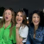 Dora Mazzone Instagram – En la ultima foto estamos casi normales… 
😂😂😂😂

Nada mejor que disfrutar entre amigos de una noche de copas, anécdotas, salsa de salchicha siciliana, antología teatral y un tiktok!

#diversidad #pluralidad #versatilidad

¿Qué les parece este grupete?
