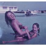 Dora Mazzone Instagram – Momentos únicos e irrepetibles en donde se evidencia el amor y el deseo de perpetuar la felicidad…… ❤️ #tbt

Y por supuesto en donde se evidencia mi deseo de ser una niña eterna… 
Hoy en día Graziella no solo es una mujer bella en todo el sentido de la palabra sino que me sorprende por su inteligencia, su nobleza y su madurez. Es un ser que te arropa. Que te invita a refugiarte y a mirar desde su asombrosa capacidad para escribir, lo inmenso y maravilloso de la vida!

Te amo @graziellamazzone nos vemos pronto!!

#juevesdevueltaatráseneltiempo #tbt #madreehija #novoyamadurarnunca