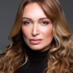 Dora Mazzone Instagram – Fotos aleatorias del paso del tiempo…. 📸 

1) La primera foto profesional que me hicieron para montarla en un marco en los pasillos de @rctv

2) Imagen para la película Disparen a Matar (tenía 20 años y venía del bullying colegial: cara de ricotta 😂… ahora me río)

3) Otra imagen para la película Disparen a Matar… fue l época en que conocí al galán Jean Carlo Simancas.

4) Segunda sesión de fotos profesional con @billycassfilm 

5) Sesión de fotos hiperprofesuonal con uno de los mejores @danielmachadophoto 

6) y 7) Las dos últimas fotos maravillosas y diferentes a lo que me había hecho son de @andersondiazs 

Feliz jueves de #tbt 
Definitivamente “recordar es vivir”

#doramazzone