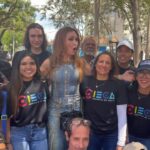 Dora Mazzone Instagram - !Ah mundo Barquisimeto! 🇻🇪 Que alegría nos da cuando tenemos la oportunidad de visitar ciudades y regiones en nuestro país! Gracias a esta hermosa profesión, podemos compartir con nuestra gente! No se pueden imaginar cómo gozamos y como gozó el público presente con Emilio y con todos los artistas! Ni la directora @soymariale podía aguantar la risa.. el equipo técnico tenía que hacer “de tripas corazón” para aguantar y seguir grabando.. 😂😂😂 Increíble cómo en todas partes de Venezuela, la gente quiere mucho a sus artistas de siempre! Gracias a todo el equipo profesional de @ciecabqto y @ciecaproductora por todo el apoyo! Son una escuela maravilloso que está lista para cualquier desafío cinematográfico en nuestro país! #escuelademedios #barquisimeto Nos quedamos con las ganas de seguir disfrutando de la hermosa ciudad, de su gastronomía, de sus paisajes y sobre todo de su gente.. 🇻🇪 #basiécarajo #naguara La buena noticia es que volvemos muy pronto para realizar nuestro largometraje con todas las de la leyyyyy! #unnaguarapalmundo Más en mis historias 🏃🏼‍♀️ Feliz domingo gente hermosa!! Se les quiere! ❤️ Viva Venezuela 🇻🇪