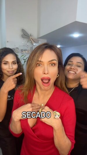 Dora Mazzone Instagram - Siguiendo el trend a mi manera … 😁😂🥹🙅🏼‍♀️

Y es que cuando voy a mi peluquería favorita, me siento una princesa.. 👸🏻 

#azokatrend #azocachallenge

@kstellanaspa
