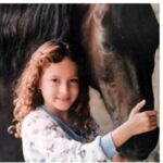 Dora Mazzone Instagram – Momentos únicos e irrepetibles en donde se evidencia el amor y el deseo de perpetuar la felicidad…… ❤️ #tbt

Y por supuesto en donde se evidencia mi deseo de ser una niña eterna… 
Hoy en día Graziella no solo es una mujer bella en todo el sentido de la palabra sino que me sorprende por su inteligencia, su nobleza y su madurez. Es un ser que te arropa. Que te invita a refugiarte y a mirar desde su asombrosa capacidad para escribir, lo inmenso y maravilloso de la vida!

Te amo @graziellamazzone nos vemos pronto!!

#juevesdevueltaatráseneltiempo #tbt #madreehija #novoyamadurarnunca
