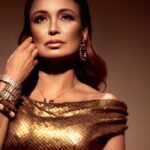 Dora Mazzone Instagram – NEW PICS..✨✨ 📸 
#cámaraacción 

Me gusta cuando estoy en mi elemento! Me gusta cuando puedo jugar a transformarme en personajes que ya habitan en mí desde que hago teatro 🎭 cine 🎬 y televisión 📺…
Y cuando consigo un excelente profesional de la fotografía que logra captar esencias y emociones… la combinación es perfecta!

Debemos renovar book de fotos cada cierto tiempo.. más que “por no perder vigencia” creo que por ir viendo mi propia evolución.. cuando hayan pasado los años!

Uno quiere verse bonito siempre… o con gracia.. depende del caso y la época 😁😄

A este fotógrafo me lo presentó @danielespinozamanager .. resulta que ya le había hecho unas buenas fotos a otros compañeros y me encantó!

Ojo artístico, tacto, delicadeza, pasión.. descubre en cada quien, su esencia y la explota!

@luigipatti es su nombre.

Lo recomiendo!
Lo demás está en las fotos!

Cuál te gustò más?

Vestuario:
@melissabambusi 

Maquillaje:
@luisitomakeup 

Estilismo:
@radames_sosa 

Producción:
@ainoafotopro 
@eparonell 

Manager:
@danielespinozamanager