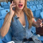 Dora Mazzone Instagram - La cortaré pero jamás la dejaré…. 😂😂😂 Y más si estoy disfrutando de una linda tarde, frente al Monumental Simón Bolívar y con mi six-pack favorito… 🍻 ¿ vieron mi neverita? Un poco de broma para antes de dormir 💤 Sígueme en #TlKT0K para más entretenimiento y diversión… 🤭 Buenas noches mi gente linda que tengan dulces sueños y descanso reparador… Hasta mañana. 😘🌙😴💤 Mi cervecita: @polarpilsen ¡Siempre me acompaña! #️⃣ zona de hashtags #Humor #SonríeAntesDeDormir #alodoctorsilva #PolarPilsen #Venezuela #DoraMazzone
