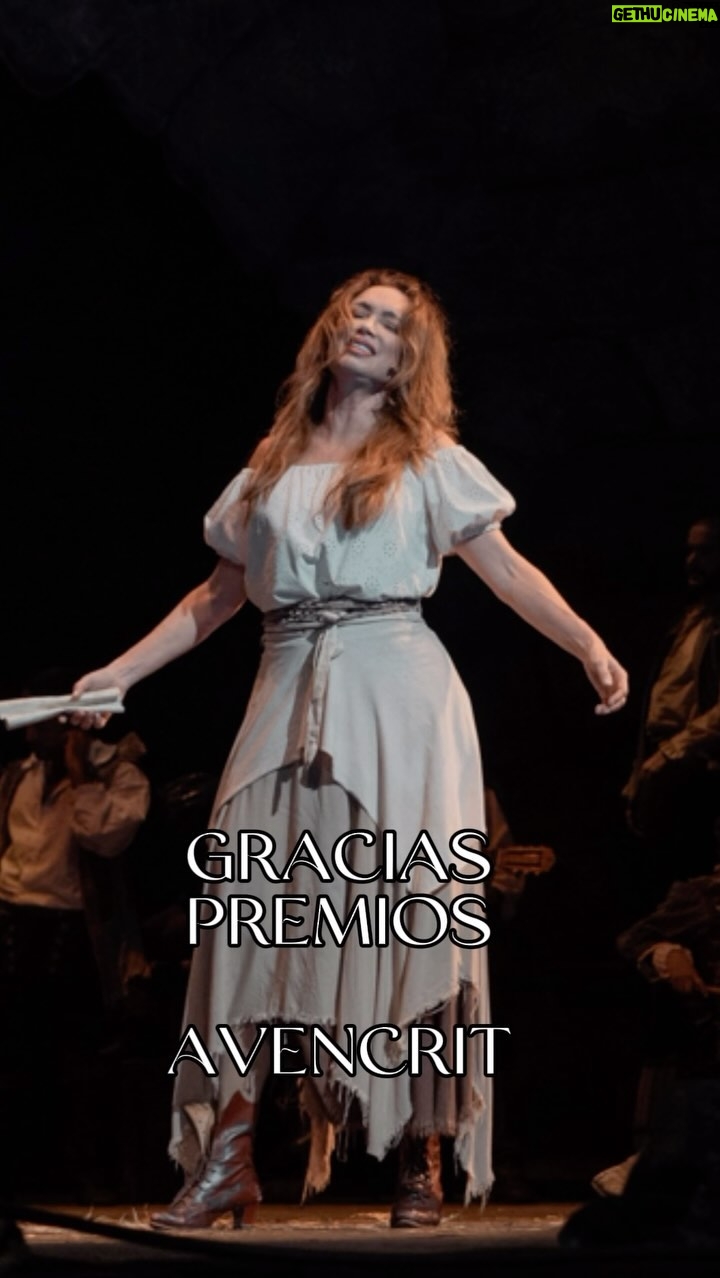 Dora Mazzone Instagram - El TEATRO MUSICAL es el lugar donde todas las artes se conjugan y donde se produce la magia y se cumplen los sueños…🎭 🎵 Qué maravillosa iniciativa la de los premios @avencrit de incluir este año la categoría de MEJOR TEATRO MUSICAL 👏🏻👏🏻👏🏻👏🏻 Y nosotros, la agrupación de @elhomdelamancha que desde el 2016 estamos presentando nuestro musical, estamos HONRADOS por las nominaciones! GRACIAS 🙏🏼 🏆 Mejor Produccion de musical @djamil2014 🏆 Mejor dirección de musical @djamil2014 🏆 Mejor actriz de musical @doramazzone 🏆 Mejor actor de musical @luigisciamanna Nos vemos el próximo lunes 15 de abril a las 6:00pm en el @cculturalchacao Gracias Venezuela 🇻🇪 Gracias premios @avencrit Nos llena de orgullo y nos compromete a seguir haciendo arte, cultura y entretenimiento para todos los venezolanos! 🎭🇻🇪🏆