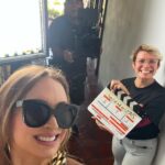 Dora Mazzone Instagram - ¡Gente de cine venezolano! 🎬🇻🇪 Esta semana nos dedicamos a hacer una de las cosas que más nos gusta hacer: CINE 🇻🇪 Y en esta ocasión de la mano de @soymariale y todo un equipazo de profesionales de la industria. En Venezuela hemos hecho películas inolvidables que han ganado premios en festivales nacionales e internacionales. Y que además han gozado del disfrute del publico en general! Hacer cine en nuestro país es más apasionante que complicado y es tan divertido y entretenido que nos alegramos muchísimo cuando alguien toma la iniciativa de hacer una película nuestra 🍿 Nuestra querida María Alejandra Martín realizó un guión a 6 manos junto destacados escritores entre ellos @roncayolomalena y @thaelmanurgelles Y nada más el título ya es muy ocurrente y criollo. #zuassefuelaluz Ahora estamos filmando el #teaser con el que vamos a trabajar para cumplir con otro de los requisitos para el desarrollo del proyecto: conseguir el financiamiento 🤑 Para eso, el equipo de producción junto a la directora están trabajando para lograr las alianzas y el esquema de inversión! Por ahora el cartel ya vende: 😄 @macarelo297 (Mary Carmen Regueiro) @doramazzone @emilioloveraof ( Emilio Lovera) @taniasarabia (Tania Sarabia) @rpadillarequena (Rolando Padilla) @amilcar13rivero ( Amilcar Rivero) @luigisciamanna (Luigi Sciamnna) @charlylocote @claudiamercedesrojas ( Claudia Rojas) @esalansuarez (Alan Suárez) @soymariale Y todo un equipo técnico de primera línea y muy VENEZOLANO 🇻🇪🇻🇪🇻🇪 yessssss!!!! Ni hablar del equipo de siempre que ya es familia: @rharcaya @francisnovoa_ y @oscarreinaldo.escobar (Vestuario, maquillaje) En Barquisimeto la hemos pasado genial con las atenciones y los servicios pero en especial con el calor humano y la alegría de la gente! Nos hicieron sentir EN CASA tanto en el hotel @ecoboutiqueplazahotel como en el colegio de abogados frente a la plaza Jacinto Lara Mención aparte la bellísima gente de @cielo.ccs y @cieucab que se unieron al proyecto de manera súper profesional y apasionante! Trabajaremos juntos!!!! #ahmundo #naguará #naguara ¡Pronto les contaremos más!