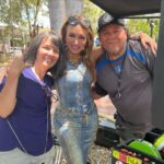 Dora Mazzone Instagram - ¡Gente de cine venezolano! 🎬🇻🇪 Esta semana nos dedicamos a hacer una de las cosas que más nos gusta hacer: CINE 🇻🇪 Y en esta ocasión de la mano de @soymariale y todo un equipazo de profesionales de la industria. En Venezuela hemos hecho películas inolvidables que han ganado premios en festivales nacionales e internacionales. Y que además han gozado del disfrute del publico en general! Hacer cine en nuestro país es más apasionante que complicado y es tan divertido y entretenido que nos alegramos muchísimo cuando alguien toma la iniciativa de hacer una película nuestra 🍿 Nuestra querida María Alejandra Martín realizó un guión a 6 manos junto destacados escritores entre ellos @roncayolomalena y @thaelmanurgelles Y nada más el título ya es muy ocurrente y criollo. #zuassefuelaluz Ahora estamos filmando el #teaser con el que vamos a trabajar para cumplir con otro de los requisitos para el desarrollo del proyecto: conseguir el financiamiento 🤑 Para eso, el equipo de producción junto a la directora están trabajando para lograr las alianzas y el esquema de inversión! Por ahora el cartel ya vende: 😄 @macarelo297 (Mary Carmen Regueiro) @doramazzone @emilioloveraof ( Emilio Lovera) @taniasarabia (Tania Sarabia) @rpadillarequena (Rolando Padilla) @amilcar13rivero ( Amilcar Rivero) @luigisciamanna (Luigi Sciamnna) @charlylocote @claudiamercedesrojas ( Claudia Rojas) @esalansuarez (Alan Suárez) @soymariale Y todo un equipo técnico de primera línea y muy VENEZOLANO 🇻🇪🇻🇪🇻🇪 yessssss!!!! Ni hablar del equipo de siempre que ya es familia: @rharcaya @francisnovoa_ y @oscarreinaldo.escobar (Vestuario, maquillaje) En Barquisimeto la hemos pasado genial con las atenciones y los servicios pero en especial con el calor humano y la alegría de la gente! Nos hicieron sentir EN CASA tanto en el hotel @ecoboutiqueplazahotel como en el colegio de abogados frente a la plaza Jacinto Lara Mención aparte la bellísima gente de @cielo.ccs y @cieucab que se unieron al proyecto de manera súper profesional y apasionante! Trabajaremos juntos!!!! #ahmundo #naguará #naguara ¡Pronto les contaremos más!