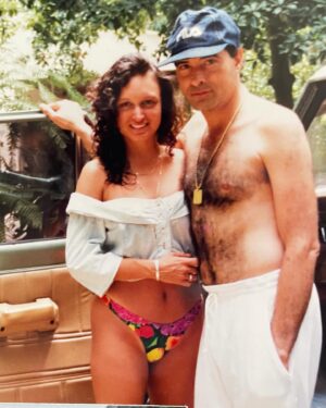 Dora Mazzone Instagram - Momentos aleatorios de #tbt 📸 

1.- Una Semana Santa en Puerto La Cruz 🛥️ 

2.- Otra Semana Santa por Los Caracas con el que era el amor de mi vida 😍 

3.- Otra Semana Santa en Margarita en donde Jean Carlo fue jurado

4.- Otra Semana Santa donde me tocó trabajar en Rctv con Iván Tamayo

5.- Aquí no fue Semana Santa pero tuve ueportarme como una Santa para no caer en las tentaciones del guapísimo Gay Ecker

6.- Recuerdan esta maravilla de actor? Amado por todos?

7.- En una Navidad junto con lo más hermoso de la vida @graziellamazzone 

8.- En un día de la madre ❤️ con lo más hermoso de la vida!

9.- Una foto de no hace mucho.. con lo más hermoso de la vida 

Feliz jueves de #tbt ❤️❤️❤️

#tbt❤️ #juevesdevueltaAtraseneltiempo #parati #fyp #semanasanta