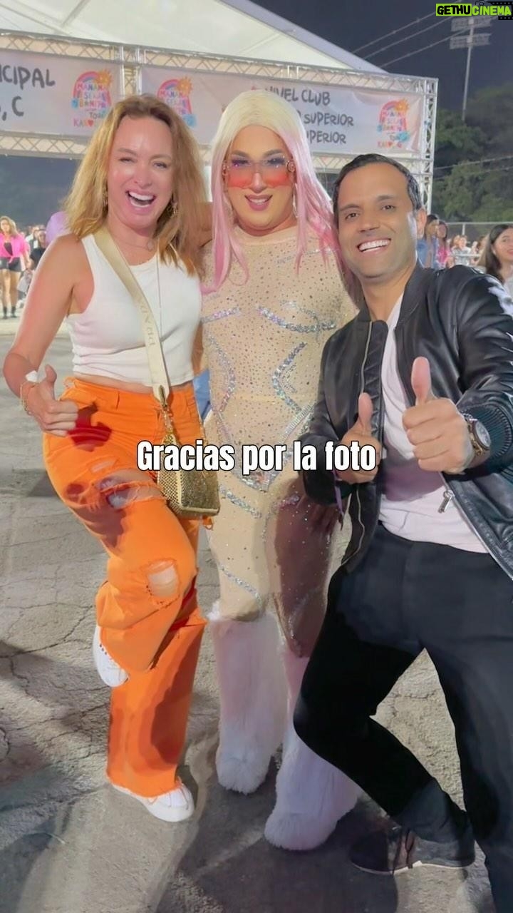Dora Mazzone - 36K Likes - Cortesía: @jonathanbuznego
¿Cerramos las publicaciones o quieren más?
MOMENTO: Encuentro con KarolG
Todos somos @karolg
Los leo 👀
Video: @jonathanbuznego
#Equipo #DoraMazzone #Concierto #Momentos #Musica #KarolG #Monumental #Venezuela