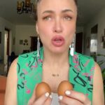 Dora Mazzone Instagram - Comprar huevos en Venezuela 🆚 comprar huevos en otras partes del mundo… #diferenciasysemejanzas 😂😂😂😂😅 Un poco de humor para antes de dormir 😴 Sígueme en #TlKT0K para más entretenimiento, ocurrencias y diversión para antes de dormir… Te espero en mi otra plataforma digital! 📲 Buenas noches mi gente querida que tengan dulces sueños y descanso reparador… Hasta mañana!… 💤😘 #buenas noches. #Humor #sonríeantesdedormir #doramazzone