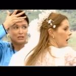 Dora Mazzone Instagram – ¡Hacer telenovelas también es mi pasión!
📺 🎭 🎬 

Recuerdo este personaje con mucho cariño. Era la madre de Carmencita. Tenía un tumor en el cerebro y sus días estaban contados. Su único objetivo era encaminar a su hija para que tuviera un futuro mejor. Lo que haría cualquier madre. Modesta Meléndez muere en los primeros capítulos  pero su misión se cumple como MADRE al dejar abierta la posibilidad de que su hija se encuentre con su destino y cumpla su sueño de estudiar.

¿No es lo que haría cualquier MADRE?

Fue un personaje al que le puse un acento entre andino y colombiano porque ella era de la frontera. La vestí y la caractericé tal y como lo pidió el escritor @perez_carlosalfonso tel director @olegario_barrera para la telenovela #lacuaima transmitida por @rctv

¡Drama, comedia y tragedia… tres géneros difíciles pero desafiantes para una actriz!

¡Fue una época maravillosa en donde se realizaban hasta cuatro telenovelas en cada canal de televisión !

#juevesdevueltaatráseneltiempo #tbt #trowbackthursday 

Les vuelvo a hacer la pregunta:

¿ sobre qué tema les gustaría que abordara mi tesis?

Pronto hago un live para compartir con uds sobre el fascinante mundo de la actuación y para preguntarles sobre los temas que podría abordar para mi Tesis de Grado.
🎬🎭👩‍🎓

#tbt #doramazzone