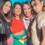 Dora Mazzone Instagram – No somos muy buenas disimulando pero si tomando decisiones “Nos vamos para esa fiesta “ si quieres saber a cuál ? Tienes que ver el próximo capítulo número 5 ..

Hoy es buen día para ponerte al día !!!
Pueden ver ya Cap  1.2.3.4

Aún no la has visto? Disponible en la app en la sección “Solo en Simpleplus”.Descarga Simpleplus y comienza a disfrutar de Las Doñas del Cafetal! 

Simpleplus es una plataforma de streaming
GRATIS para todos los clientes de @simpletvve .
Este domingo estrenamos NUEVO EPISODIO
Así De Simple 💙

Les confesamos que la estamos pasando muy muy bien .. 
@lasdonasdelcafetal @luiscarloshueck 

#serietv #comedia #humor #actricesvenezolanas #simpletv #simpleplus #mariantoduque #soniavillamizar #doramazzone #adrianaromero