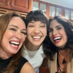 Dora Mazzone Instagram - ¡Noche de parranda, música y copas! 🤩🌙🍾 🎤🎼 Cuentos, anécdotas, cantos, música, chupe, pasapalos, brindis y pare Ud de contar…. Un cuatro, una guitarra, unas maracas..un tango, un bolero, joropo y a celebrar … salud! 🥂 Gracias a la invitación de los queridos @lagata2557 y @raymondpalmero coordinado por nuestro @danielespinozamanager 🫶 Maravillosa reunión de cantos e inspiración! Brindis y admiracion! Amor del bueno… lo demás lo bendice Dios! Qué rico ver y escuchar a nuestra querida @soledadbravooficial @kiara_true @eduardor.cuatro @mdestevez1 y @hugocarregal .. cantar. Ofrecernos un concierto en privé totalmente inspirados y en su elemento! 👏🏻👏🏻👏🏻👏🏻 bravo! Que privilegio! Nuestros artistas! Gracias por esta noche mágica llena de cuentos, anécdotas y cantos! @alexandrabraunoficial @mariantoduque @danialvarado323 @carmenjuliaalvarez @adriandelgadotv @martinhahn_1 @eparonell @carlosmedina @manuelfraizgrijalba @andresmosillo Deslicen para que vean la celebración “in crescendo” 😂😂😂 En la última foto… me borré 😂😂😂