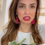 Dora Mazzone Instagram - Cuando descubro con estupor y asombro 🫢 que Soy toda una Doña! Basado en Hechos Reales Y tu? ¿Padeces los mismos síntomas? ¿Cuáles?…. 😫😩 Un poco de broma para antes de dormir 😴 Sígueme en #TlKT0K para más ocurrencias y entretenimiento.. te espero por allá! #artesescenicasenredes #soyactriz #parati buenas noches mi gente querida que tengan dulces sueños y descanso reparador… Hasta mañana!. 😘🌙💤😴 #Humor #SonríeAntesDeDormir #RíeteConDora #DoraMazzone