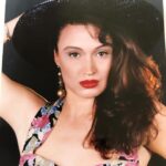 Dora Mazzone Instagram – Fotos aleatorias del paso del tiempo…. 📸 

1) La primera foto profesional que me hicieron para montarla en un marco en los pasillos de @rctv

2) Imagen para la película Disparen a Matar (tenía 20 años y venía del bullying colegial: cara de ricotta 😂… ahora me río)

3) Otra imagen para la película Disparen a Matar… fue l época en que conocí al galán Jean Carlo Simancas.

4) Segunda sesión de fotos profesional con @billycassfilm 

5) Sesión de fotos hiperprofesuonal con uno de los mejores @danielmachadophoto 

6) y 7) Las dos últimas fotos maravillosas y diferentes a lo que me había hecho son de @andersondiazs 

Feliz jueves de #tbt 
Definitivamente “recordar es vivir”

#doramazzone