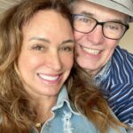 Dora Mazzone Instagram – Hoy cumple años nuestro querido @soyjaviervidalpradas ❤️ 🎉 🥳 

Dramturgo, actor, director teatral, de cine y afines… en lo personal uno de mis intelectuales favoritos en Venezuela y el mundo… con él aprendo siempre de todo y me divierto horrores con su humor inteligente y sarcástico. 
Vayan y me lo felicitan y le desean muuuuchos años más de Salud, Abundancia y Amor junto a su hermosa familia que tanto amo!
😀
Pd:
Sorpresaaaaaa!!! Estamos montando nuevamente una obra de teatro 🎭 y él está en la batuta! Les contaremos más!

Feliz cumpleaños Javier! 🥂 te amo ❤️ 

#salud #cumpleañosjavier #23deabril