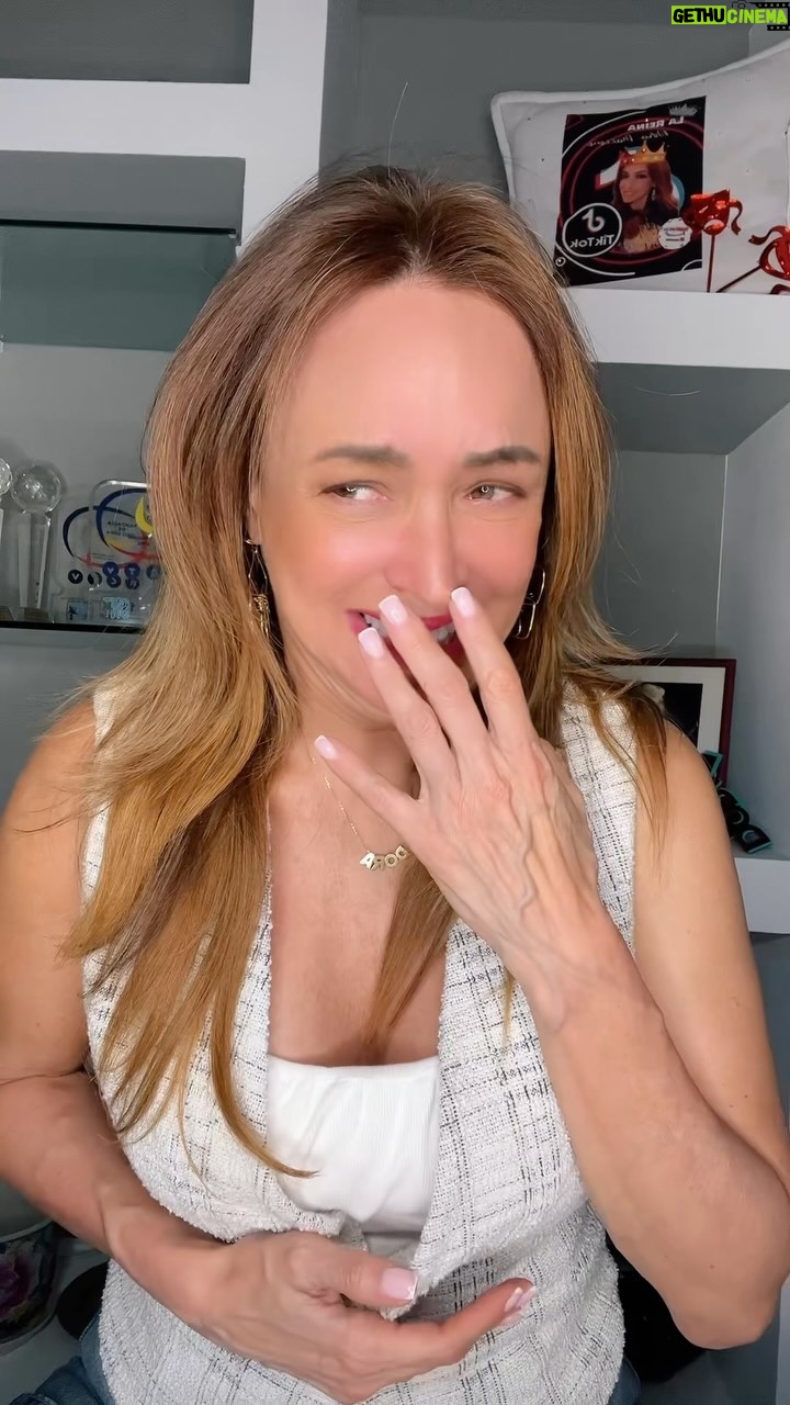 Dora Mazzone - 21.4K Likes - Cuando juras que hablas inglés…. 🥹
A ver… dí ship que sea barco y que no suene a Sheep de oveja… te oigo 👂
😂😂😂🤣🤣🤣🤣🤣🤣🤣
Un poco de broma para antes de dormir 😴
La voz del comediante venezolano @elgeorgeharris
#SonríeAntesDeDormir #Humor #RíeteConDora
Sígueme en mi plataforma del TlKT0k para más risas y ocurrencias… Te espero por allá 👉 📲
Buenas noches mi gente querida que tengan dulces sueños y descanso reparador!
Buenas noches 🌙💤😴😘
#doramazzone
