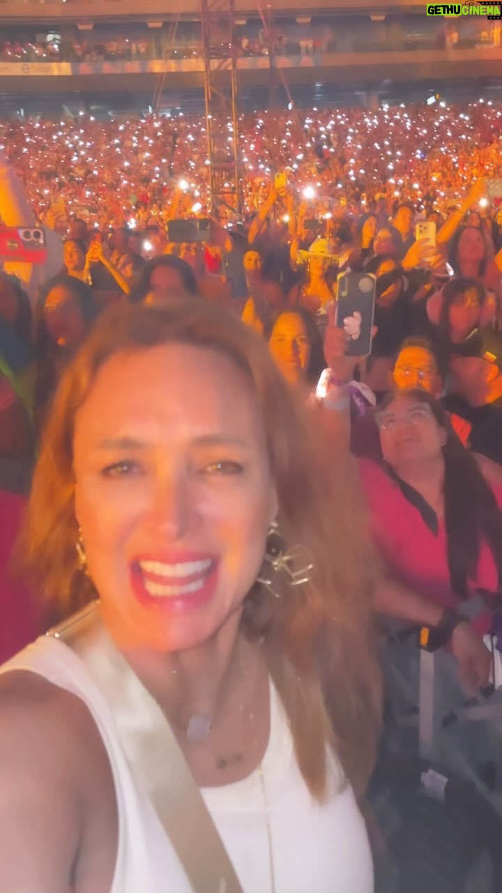 Dora Mazzone - 51.5K Likes - La sorpresa de la noche en el concierto de @karolg 🎬
Ella siempre sorprende al público con unos invitados espectaculares y amados por toda Venezuela! @servandoprimera @servandoyflorentino @florentinoprimera
👏🏻👏🏻👏🏻👏🏻👏🏻👏🏻
Tremendo concierto!
No pudimos hacer live porque NO había señal! Lamentablemte NO había señal!
Pero les estaremos mostrando más del concierto en mis historias!
Excelente concierto! Bravo!!!